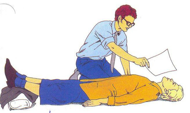 كيفية التعامل مع الشخص المغمى عليه كيفية التعامل مع الشخص المغمى عليه