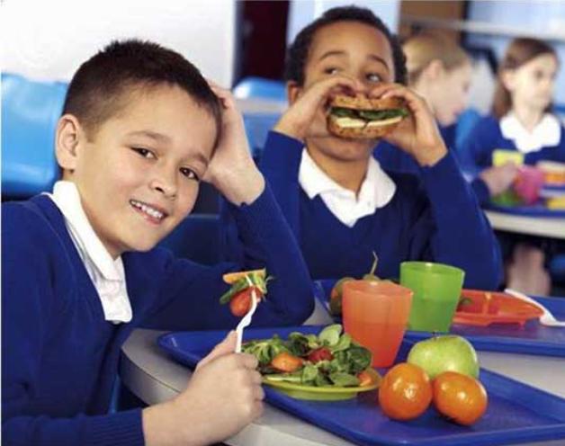 الأطعمة التي يجب توافرها في شنطة طفلك للروضة