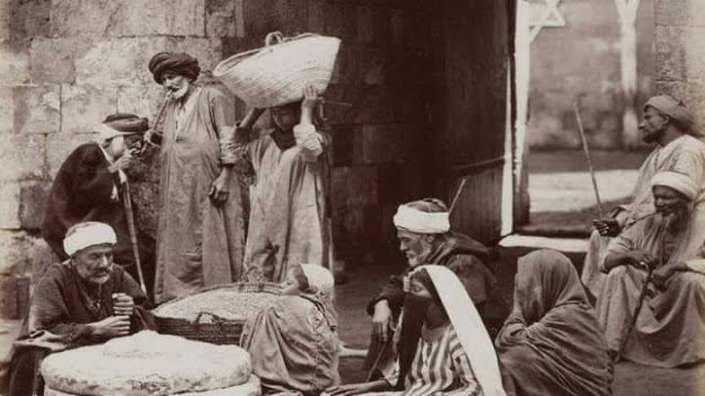 "المتعوس متعوس لو علقوا في رقبته فانوس"