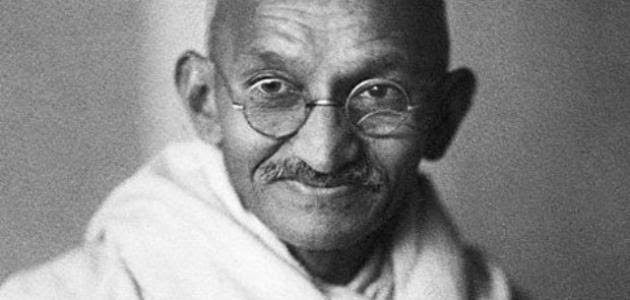 المهاتما غاندي بين العزيمة والكفاح