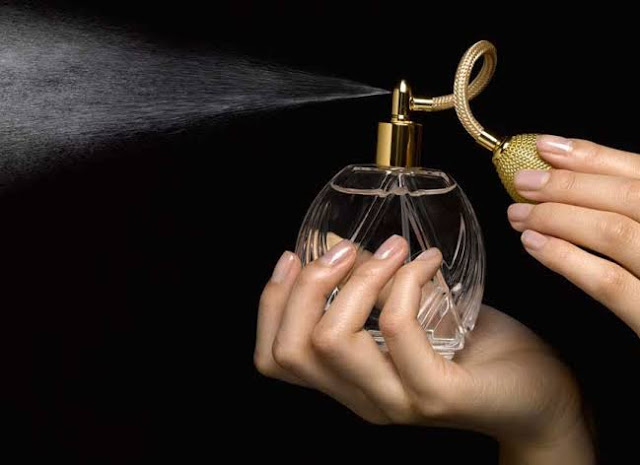 طرق تثبيت رائحة العطر