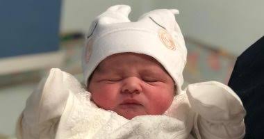 أم ميتة دماغيًا تلد طفلة 