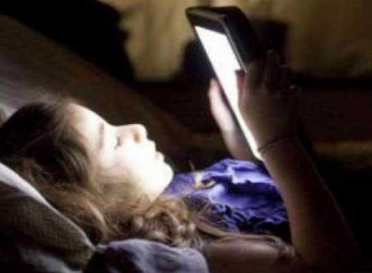 أهم أضرار استخدام الهاتف في الظلام