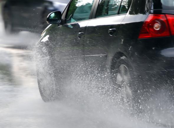 7 نصائح لقيادة سليمة في ظل تقلب الجو المفاجئ