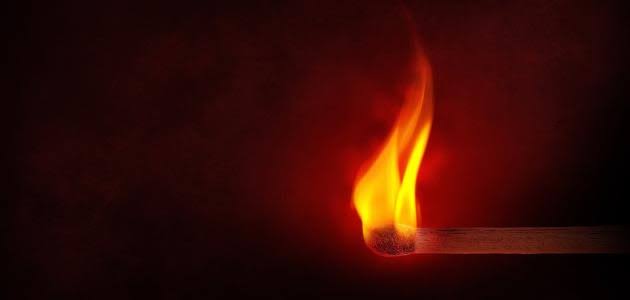 "عشان أكل أكله".. أب يحرق يد ابنه ويتسبب في بترها "عشان أكل أكله".. أب يحرق يد ابنه ويتسبب في بترها