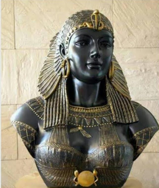 أول سيدة تحكم العرش في تاريخ البشرية 