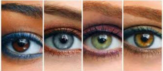 الكحل المناسب للون عينك