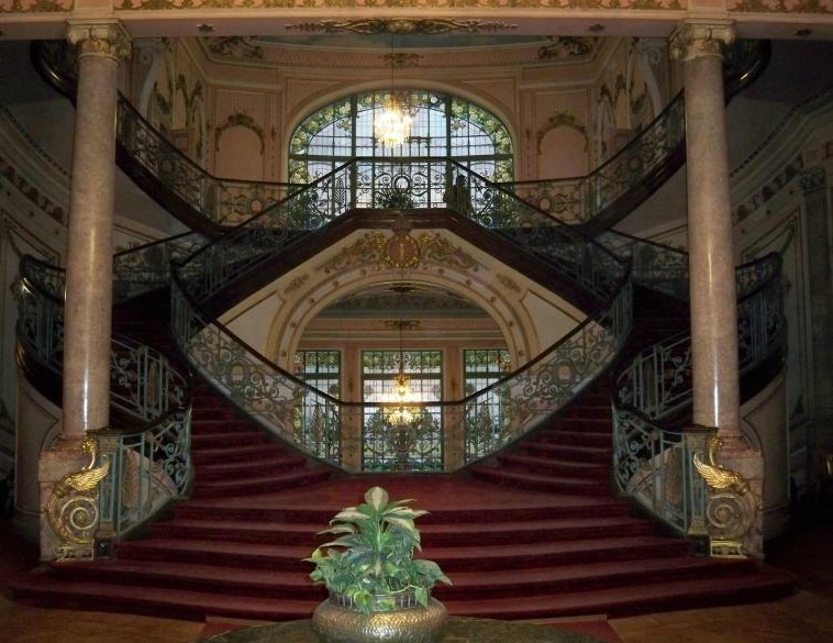 قصر الزعفران من الداخل