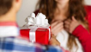 إحضار هدايا للوالدين