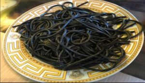 المعكرونة السوداء